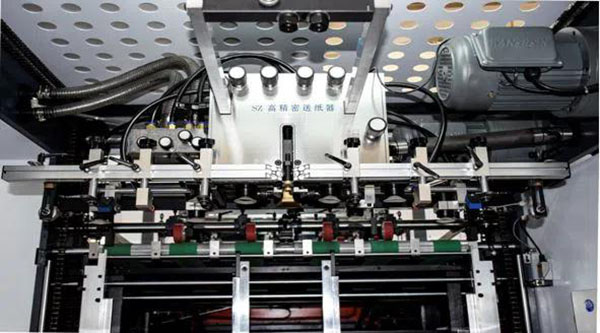 Automatyczna maszyna do tłoczenia i sztancowania folii 2